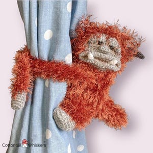 Modello di mostro all'uncinetto, fermatende, download digitale PDF, decorazioni soffici per la cameretta dei bambini in amigurumi