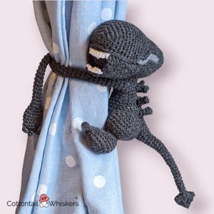 Padrão de crochê de alienígenas para prendedores de cortina, download digital em PDF, decoração de quarto infantil com tema de terror.