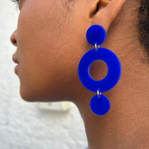Pendientes de metacrilato Azul Vibrante “Colección Lori”