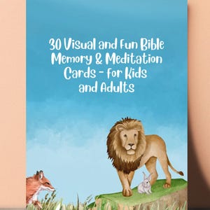 Op de afbeelding: Een kaart met een blauwe luchtachtergrond met een leeuw, een vos en een konijn. De kaart leest "30 Visuele en leuke Bijbelgeheugen- en meditatiekaarten - Voor kinderen en volwassenen."