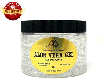 Puede incluir: Un tarro de plástico transparente de gel de aloe vera puro, natural y orgánico, etiquetado como "HEALTH & BEAUTY Aloe Vera Gel Aloe Barbadensis", con el método de extracción indicado como "Prensado en frío" y la parte de la planta utilizada como "Parte de la hoja de la planta". El tarro contiene 12 onzas de gel y está hecho en Canadá.
