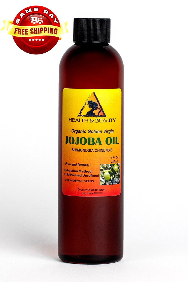 Puede incluir: Una botella de vidrio marr&oacute;n de 237 ml de aceite de jojoba virgen dorado org&aacute;nico. La etiqueta amarilla tiene texto negro y una peque&ntilde;a imagen de la cara de una mujer. La etiqueta dice "Health & Beauty Organic Golden Virgin Jojoba Oil Simmondsia Chinensis Pure and Natural Extraction Method: Cold Pressed Unrefined Obtained from SEEDS Country of Origin Israel Exp. date"