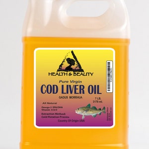 Puede incluir: Una jarra de pl&aacute;stico amarilla de un gal&oacute;n de aceite de h&iacute;gado de bacalao puro virgen de Health & Beauty. La etiqueta presenta un tri&aacute;ngulo amarillo con un pez dentro, las palabras "Pure Virgin Cod Liver Oil" y el nombre cient&iacute;fico "Gadus Morrhua". La etiqueta tambi&eacute;n enumera los ingredientes como "All Natural Omega-3 EPA/DHA Vitamin A & D", el m&eacute;todo de extracci&oacute;n como "Cold Flotation Process" y el pa&iacute;s de origen como "USA".