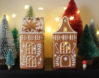 Maison étoilée en pain d'épice en céramique peinte à la main - Photophore, cottagecore, art folklorique, hygge, village de Noël, céleste, bronze cuivre