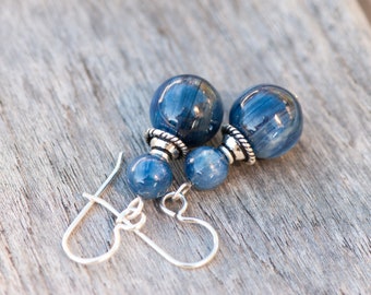 Blaue Kyanit Ohrringe, Denim Blau Naturstein Ohrringe, 925 Sterling Silber Ohrdrähte, Chakra Stein