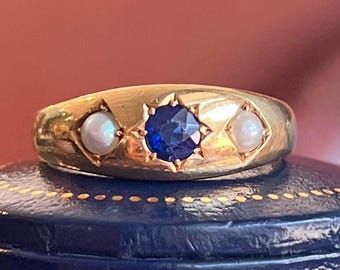 Bague victorienne ancienne à 3 pierres, saphir et perle en or 18 carats, vers 1890 Taille 7,25