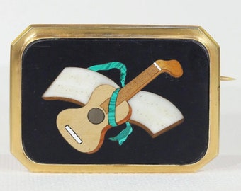 Broche victoriano de Pietra Dura con motivo musical de guitarra