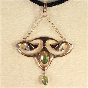 Antique Art Nouveau Peridot Pendant in 9k Gold, English c. 1900