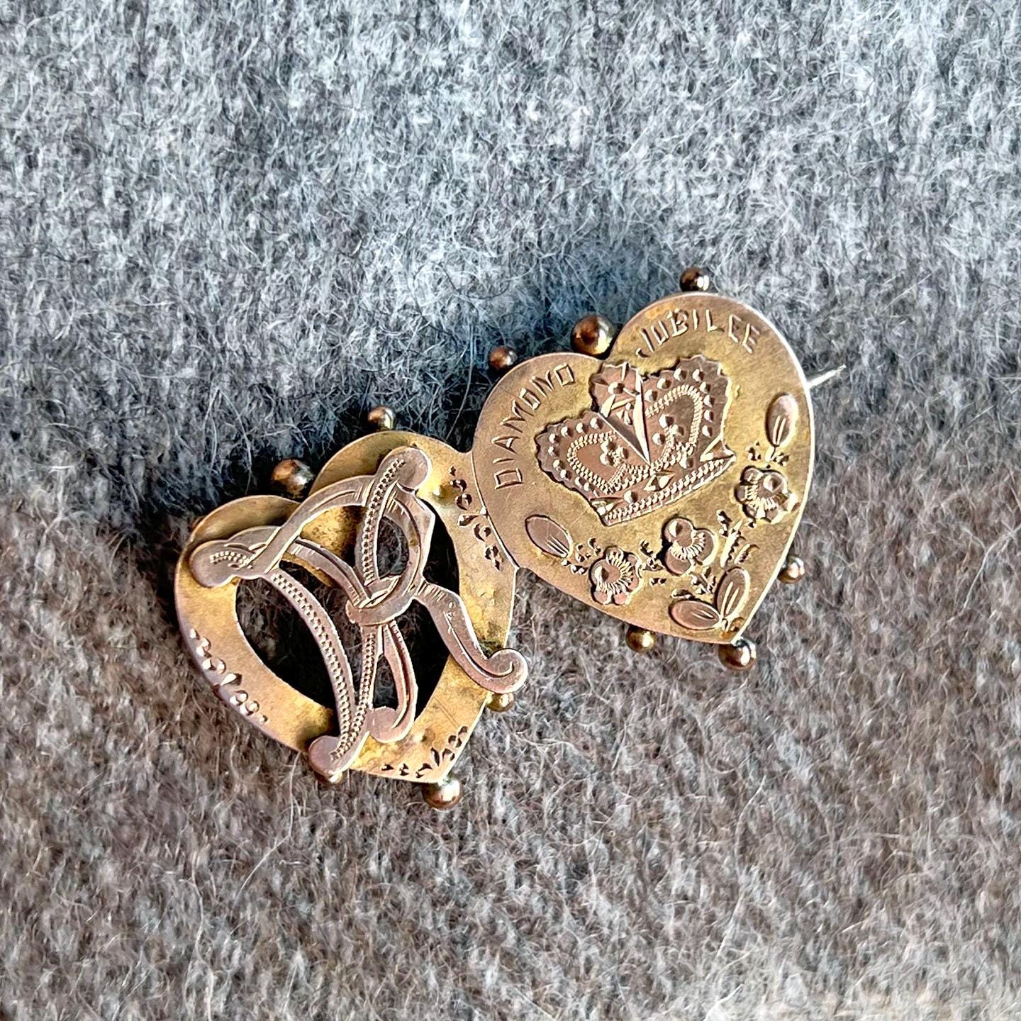 Queen victoria brooch - Etsy 日本