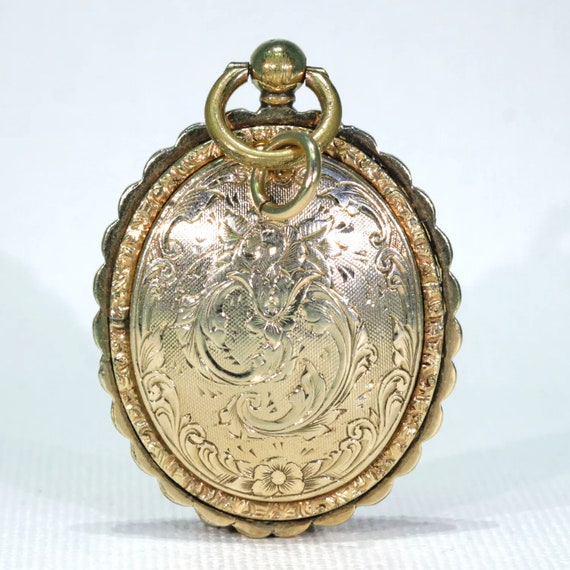Ornately Engraved Gold Georgian Locket with Portr… - image 1