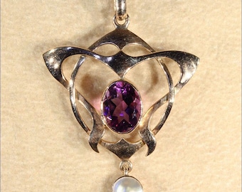 Antique Art Nouveau Amethyst and Mother-of-Pearl Pendant in 9k Gold