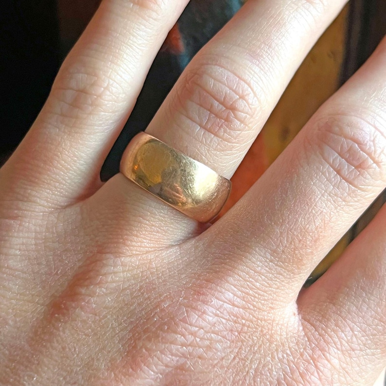 Antique Edwardian wide 9 karat gold wedding band Birmingham 1918 on hand