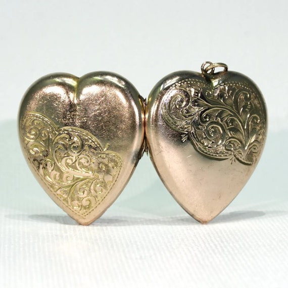 Gorgeous Engraved Edwardian Locket 9k Gold - image 4