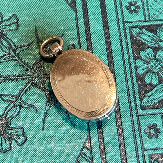 Antique 15k Gold Hard Stone Cameo Locket Pendant - image 4