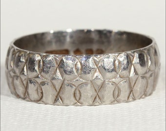 Vintage English Platinum Wedding Band with Pattern, Hallmarked 1975 Size 7 1/4