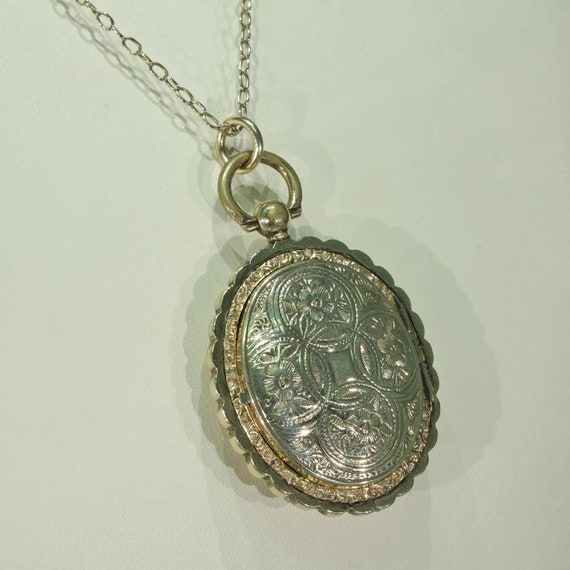 Ornately Engraved Gold Georgian Locket with Portr… - image 7