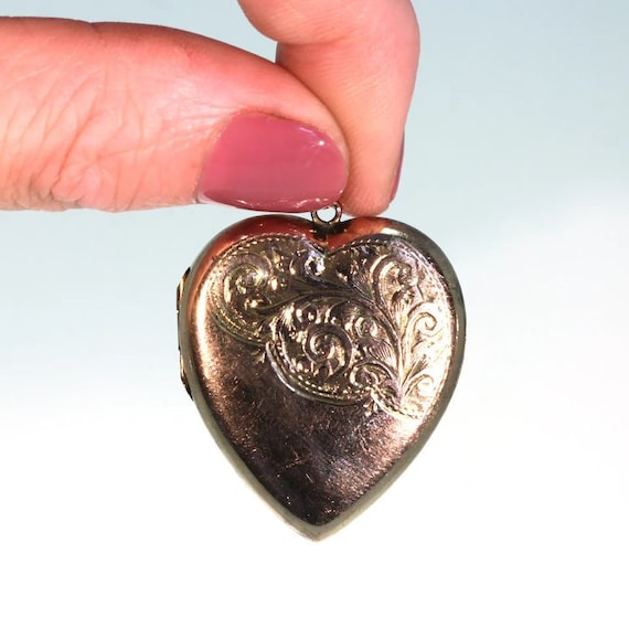 Gorgeous Engraved Edwardian Locket 9k Gold - image 8