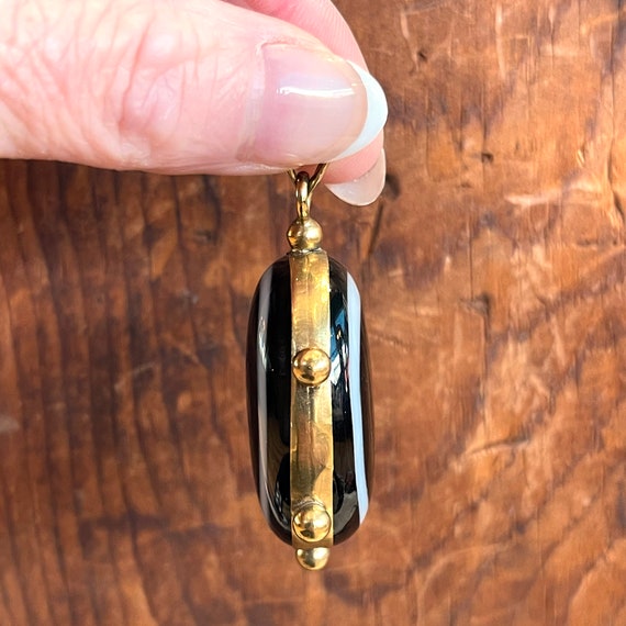 Early Victorian Banded Agate Pinchbeck Pendant - image 5