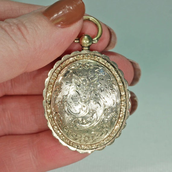 Ornately Engraved Gold Georgian Locket with Portr… - image 6