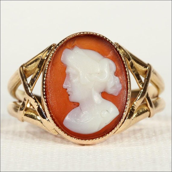 Antique Victorian Hard Stone Cameo Ring in 18k Go… - image 1