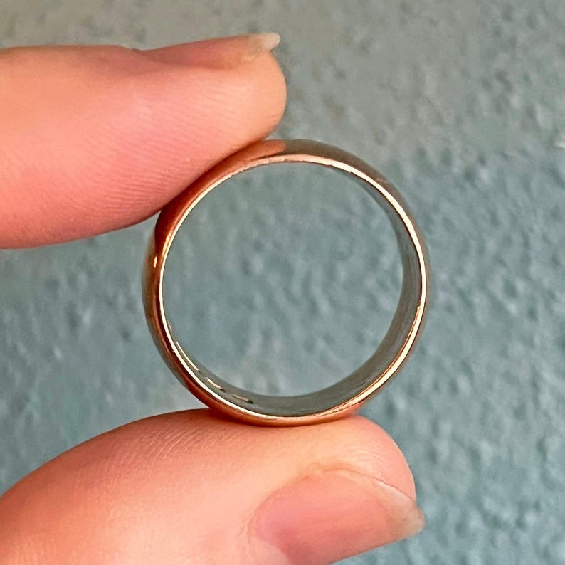 Edwardian wide gold band side profile
