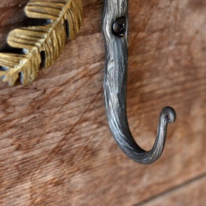 Oak Leaf Hook Decorative Hook Blacksmith Hand Forged Handmade Wall Mounted Bild 4