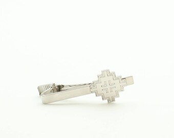 Silver house has tie clip bar