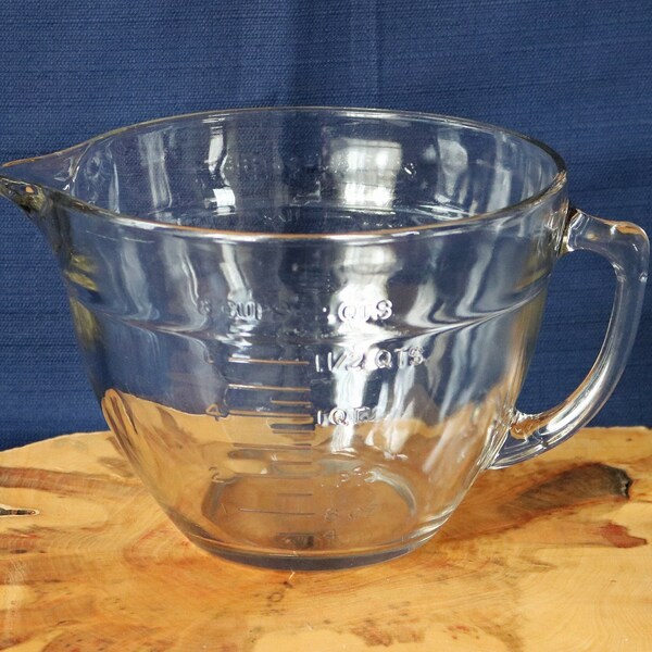 2 Qt. ~ Anchor Hocking ~ Eight Cup ~ Clear Glass Mixing Bowl/Large Measuring Cup ~ Pour Spout ~ Handle ~ Made in USA ~ 2 Liter ~ 2000 mL