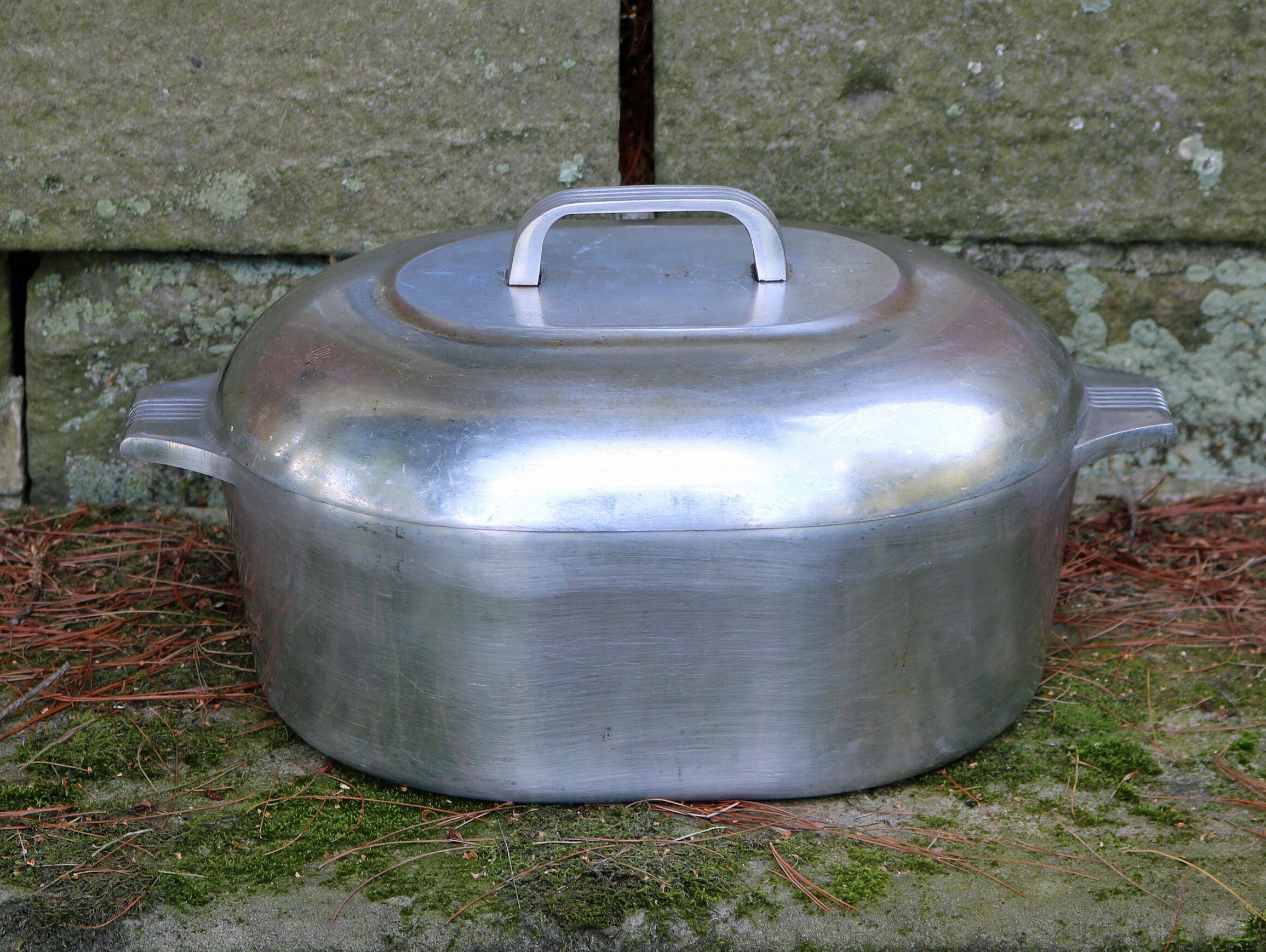 Harder to Find Wagner Ware 13QT. Stylized Logo Magnalite Oval Roaster P/N  4267P With Lid Circa 1945 Thru the 1950s Vintage 