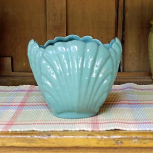 Vintage Four Shell Scalloped Green Ceramic Flower Pot ~ Planter ~ Vase ~ Abingdon Pottery ~ Pre 1950