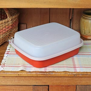 Tupperware ~ Season 'N Serve ~ Large Container with Lid  ~ 1294-8 ~ Refrigerator ~ Kitchen/Food Storage ~ Marinate ~ Paprika ~ Made in USA