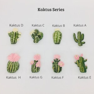 Peut inclure: Une série de broderies de cactus, intitulée "Kaktus Series". Les motifs présentent des cactus verts avec des fleurs blanches ou roses. Chaque cactus a une forme unique, identifiée par des étiquettes allant de "Kaktus A" à "Kaktus H".