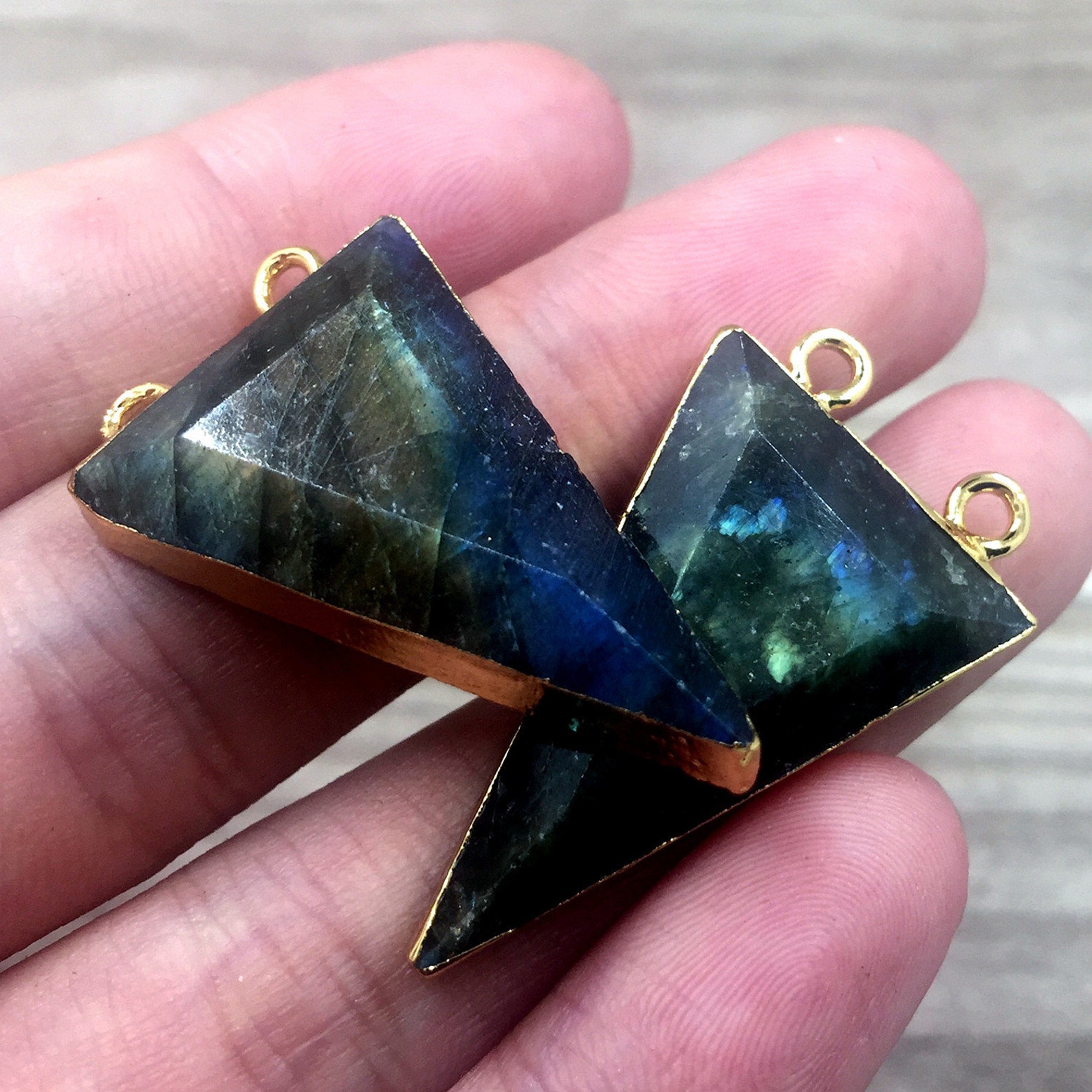•AEON• labradorite + triangle + silver necklace (16