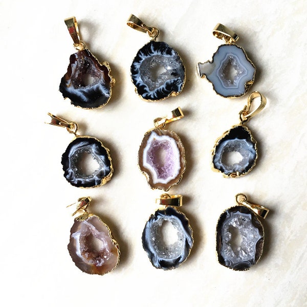 SALE Tiny Geode Agate Druzy Slice Pendant with Gold Electroplated Edge, Silver Plated 1, 3, 5, 10 (K8B11-01)