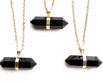 Colgante de cuarzo obsidiana natural con doble punta terminada, chapado en oro y piedra preciosa curativa negra.