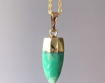 Polished Chrysoprase with Gold Electroplated -- Gold Petite Chrysoprase Point Pendants Charm Necklace (D8F4_25)