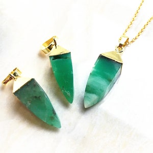Chrysoprase with Gold Electroplated -- Gold Triangle Chrysoprase Point Pendants Charm Necklace (D8F4_34)