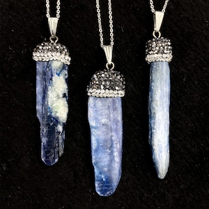 Blue Kyanite Pendant, Raw Kyanite Charm, Silver Plated Kyanite Pendants Charm Necklace with Crystal Rhinestones (SD5A4)