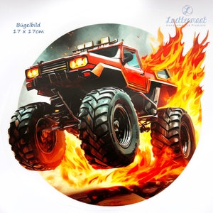 Könnte beinhalten: Ein roter Monstertruck mit großen Reifen, der durch Flammen fährt. Der Truck hat einen schwarzen Kühlergrill und Scheinwerfer. Das Bild ist ein Bügelbild von 17 x 17 cm.