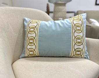 Funda de almohada lumbar Mist con ribete circular doble en verde chartreuse