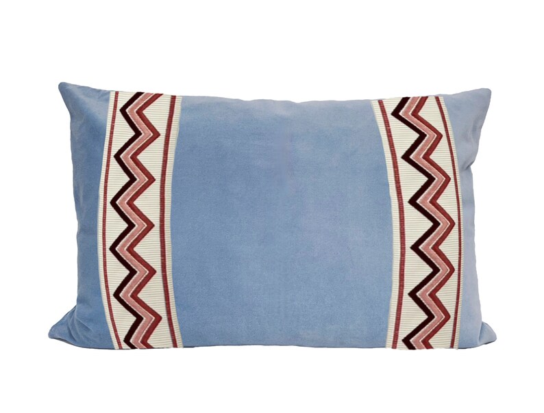 Housse de coussin lombaire bleu clair avec bordure en zigzag CHOISIR LA COULEUR DE LA GARNITURE pink