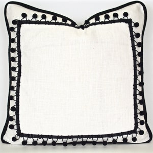 Black and White Pillow Cover with Ball Fringe Modern Pillow afbeelding 1