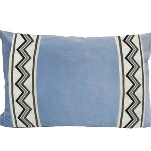 Housse de coussin lombaire bleu clair avec bordure en zigzag CHOISIR LA COULEUR DE LA GARNITURE gray