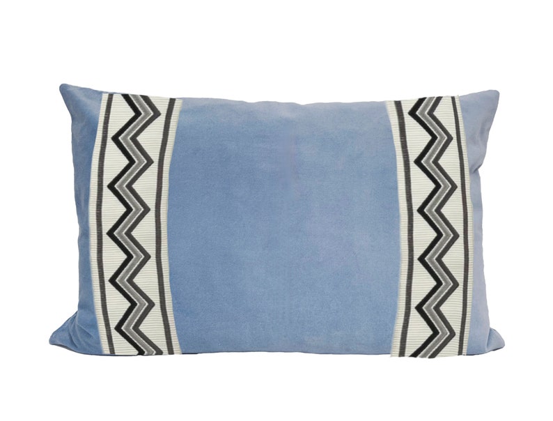 Housse de coussin lombaire bleu clair avec bordure en zigzag CHOISIR LA COULEUR DE LA GARNITURE gray