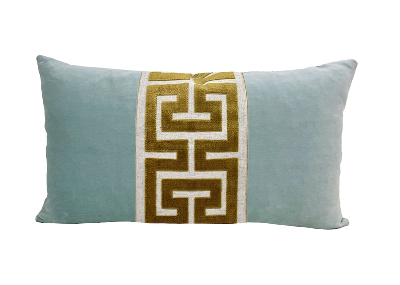 Housse de coussin lombaire en velours bleu marine avec large bordure à motif grec CHOISIR LA COULEUR DE LA GARNITURE Gold