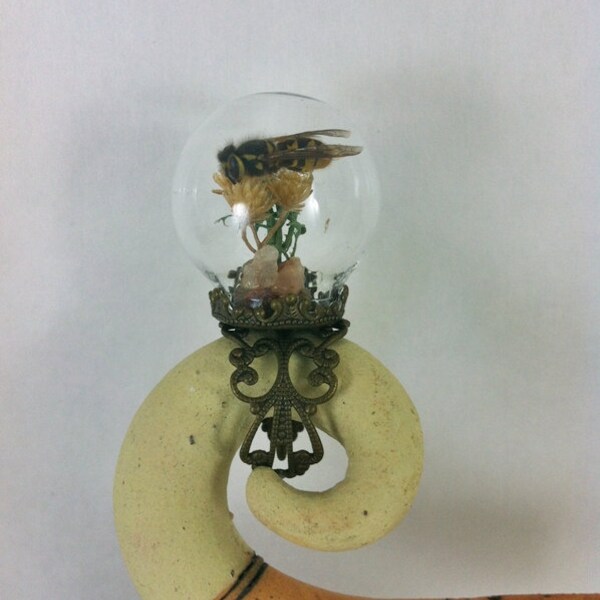 Real Bee. Glass and brass adjustable globe ring with real flowers and insect