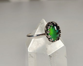 Genuine Mood Ring, Solid Sterling Silver band, Color changing Gem Ring, Crown Bezel Gem Ring, Adult nostalgic Mood Ring