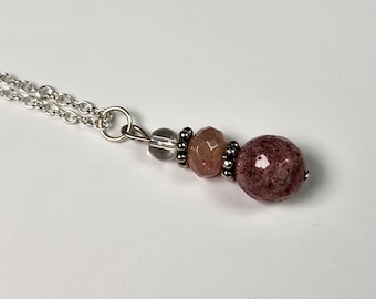Collier de pierres précieuses de quartz de fraise, collier de pierres précieuses de quartz de fraise et de quartz clair, collier de cristal, collier de cristal de guérison