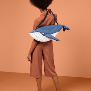 Blue Whale shoulder bag image 3