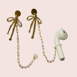 Earring Earbud Holder with Paperclip Chain. Never lose your earbuds again!